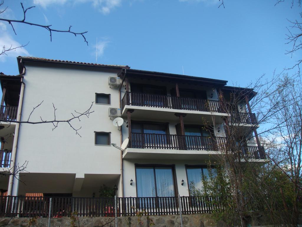 Family Hotel And Restaurant Plamena Oreshak  Exterior photo