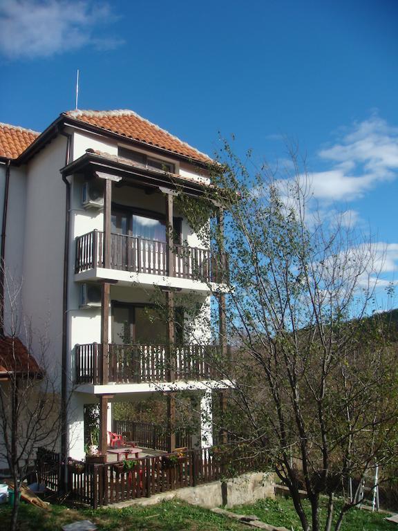 Family Hotel And Restaurant Plamena Oreshak  Exterior photo